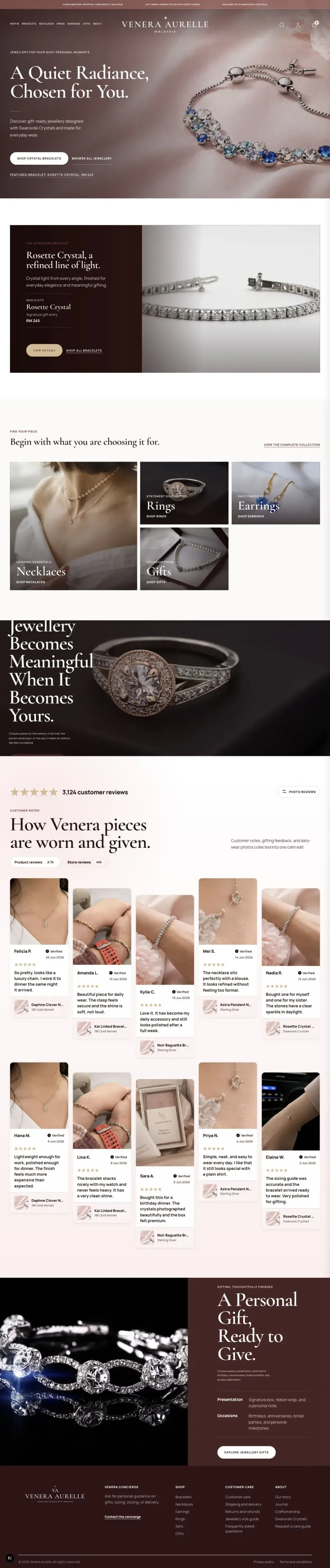 Pratonton website barang kemas Venera Aurelle dengan paparan koleksi produk.
